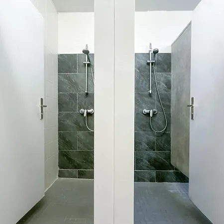 Ruime Groepsaccommodatie Voor 12 Personen In Marx Apartmán Friedeburg (Lower Saxony)