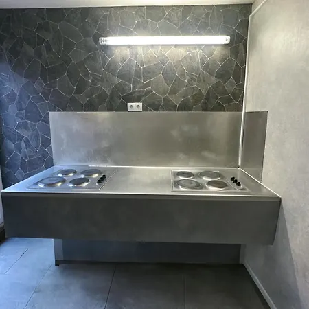 Ruime Groepsaccommodatie Voor 12 Personen In Marx Apartmán Friedeburg (Lower Saxony)