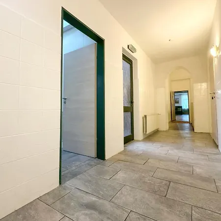 Ruime Groepsaccommodatie Voor 12 Personen In Marx Apartmán Friedeburg (Lower Saxony)